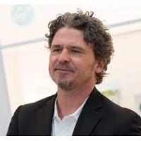 Dave Eggers